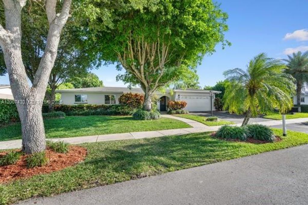 14544 SW 76th St, Miami, FL 33183