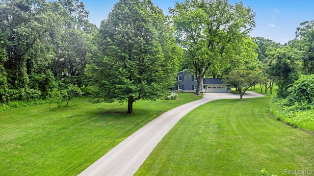 9100 Pine Knob Road, Independence Charter Township, MI 48348