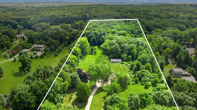 9100 Pine Knob Road, Independence Charter Township, MI 48348