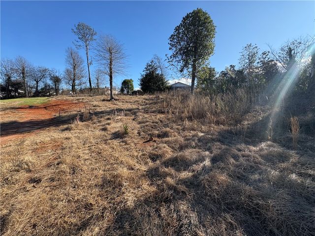 530 E South 5th Street, Seneca, SC 29678