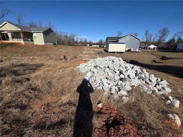 530 E South 5th Street, Seneca, SC 29678