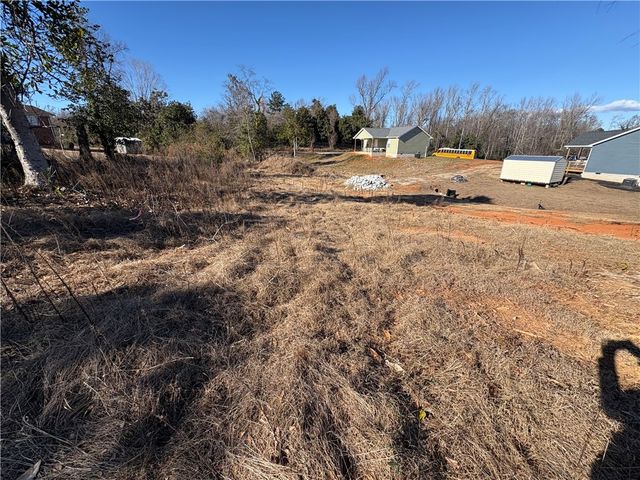 530 E South 5th Street, Seneca, SC 29678