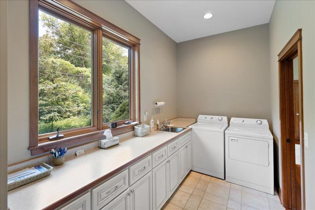 4294 Windwood Way, Minnetonka, MN 55345