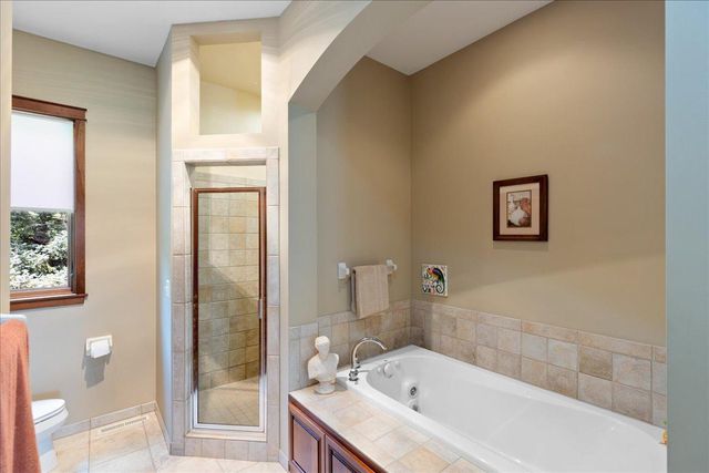 4294 Windwood Way, Minnetonka, MN 55345