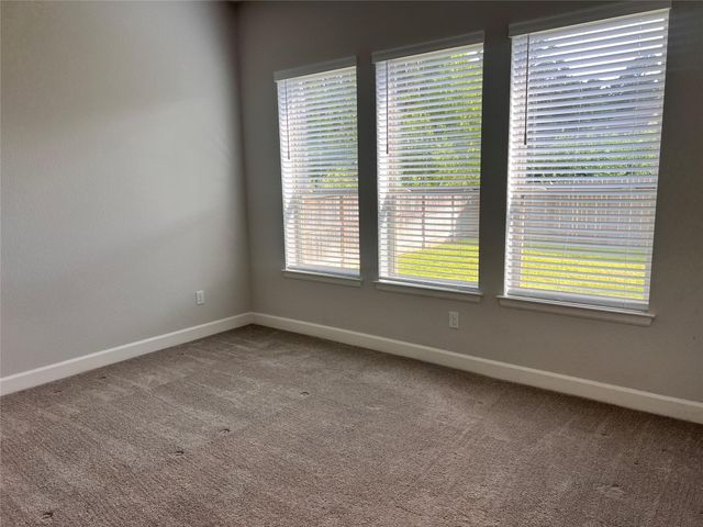 165 Hidden Peak Dr, Montgomery, TX 77316