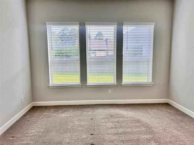 165 Hidden Peak Dr, Montgomery, TX 77316