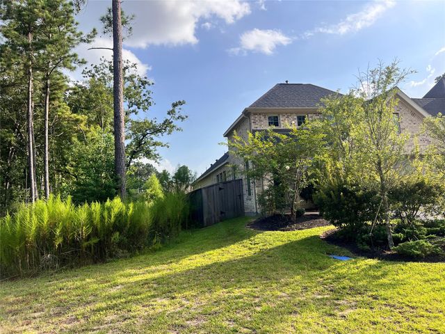 165 Hidden Peak Dr, Montgomery, TX 77316