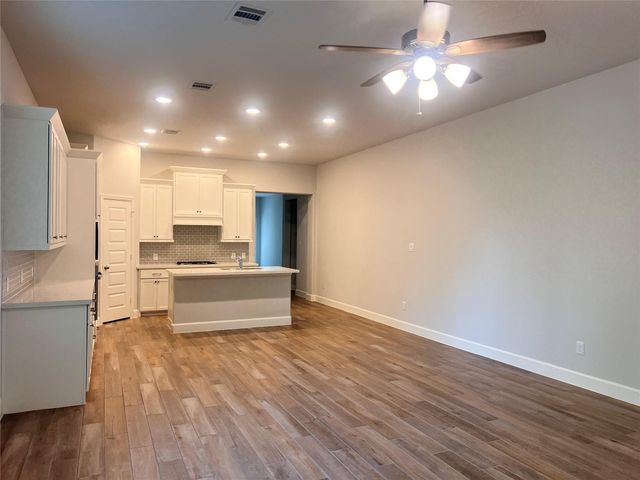 165 Hidden Peak Dr, Montgomery, TX 77316