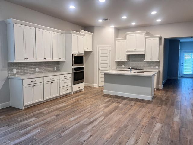 165 Hidden Peak Dr, Montgomery, TX 77316