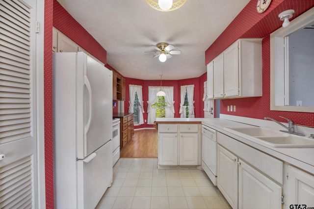 126 Hideaway Lane East, Hideaway, TX 75771