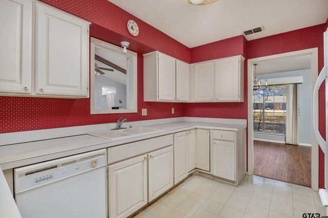 126 Hideaway Lane East, Hideaway, TX 75771