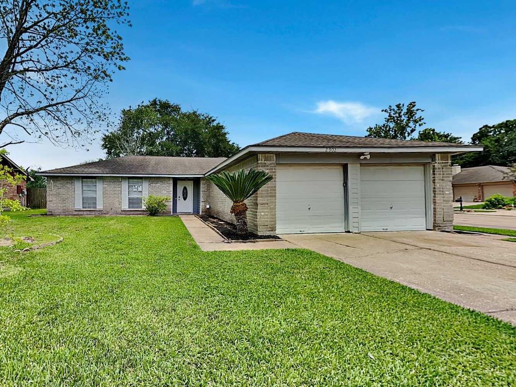 2902 Early Turn Drive, Webster, TX 77598