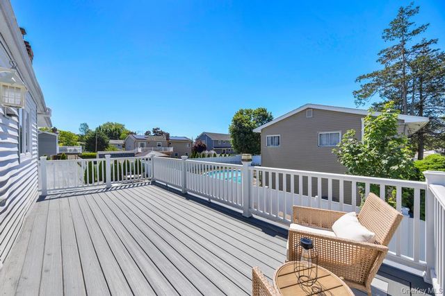 25 Laurel Place, Bethpage, NY 11714