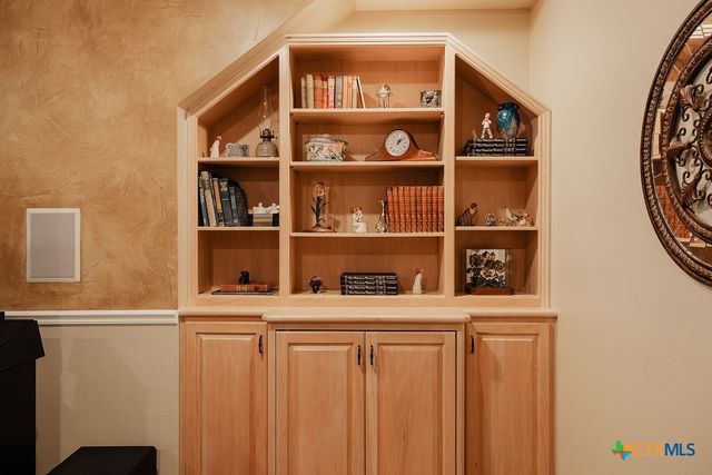 407 Woodway Drive, Victoria, TX 77904