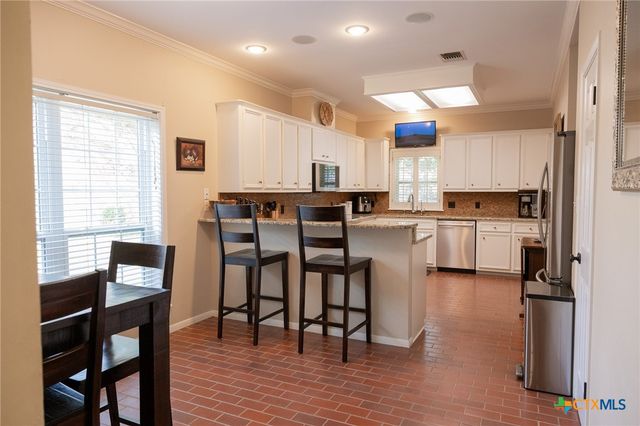 407 Woodway Drive, Victoria, TX 77904