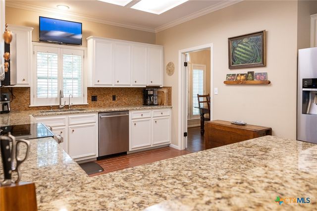 407 Woodway Drive, Victoria, TX 77904