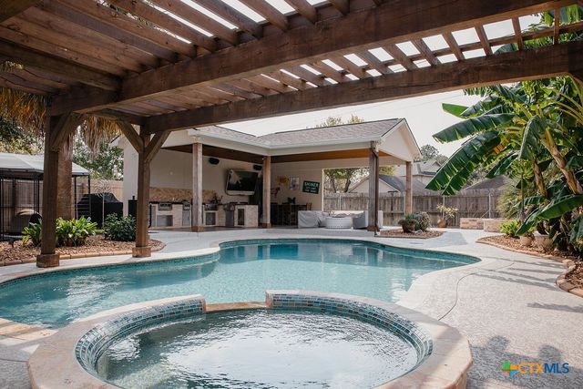 407 Woodway Drive, Victoria, TX 77904