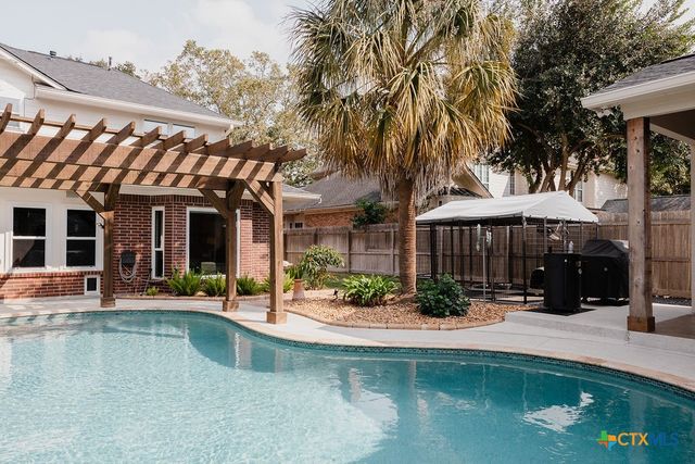 407 Woodway Drive, Victoria, TX 77904