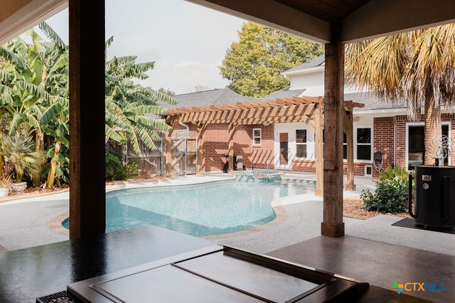 407 Woodway Drive, Victoria, TX 77904