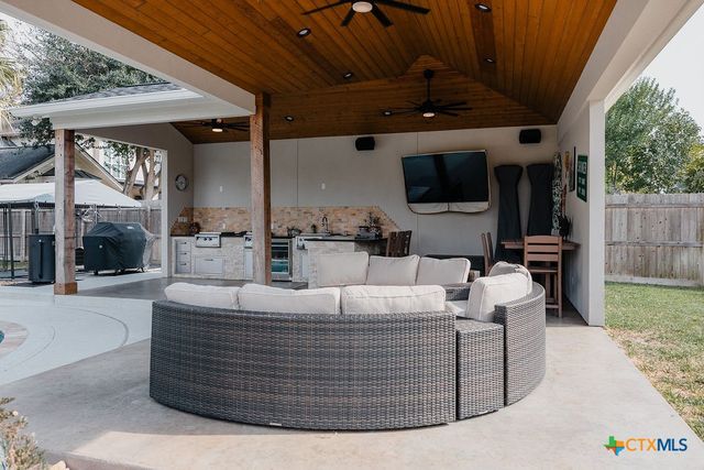 407 Woodway Drive, Victoria, TX 77904