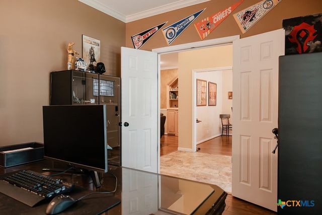 407 Woodway Drive, Victoria, TX 77904