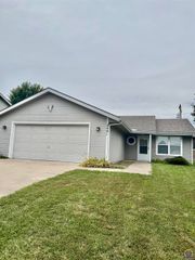 2401 SW Romar RD, Topeka, KS 66614
