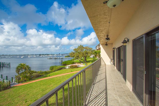 624 SW St. Lucie Crescent 206, Stuart, FL 34994