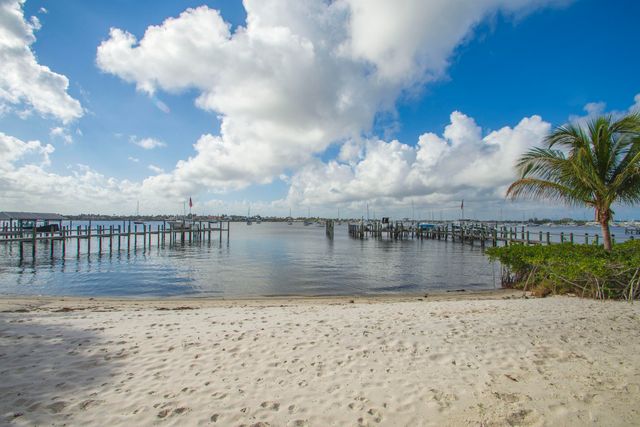 624 SW St. Lucie Crescent 206, Stuart, FL 34994