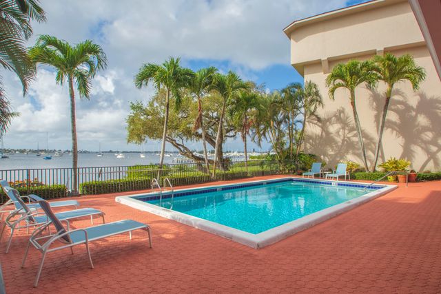 624 SW St. Lucie Crescent 206, Stuart, FL 34994