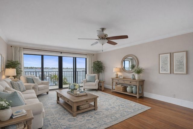 624 SW St. Lucie Crescent 206, Stuart, FL 34994