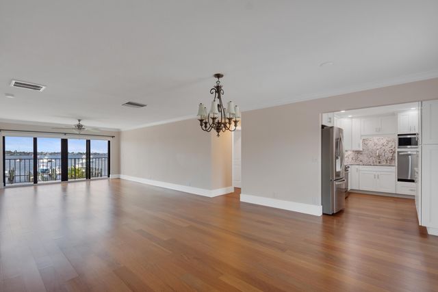 624 SW St. Lucie Crescent 206, Stuart, FL 34994