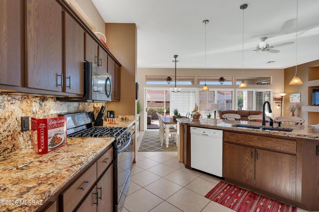 2330 E Montrose Canyon Drive, Oro Valley, AZ 85755
