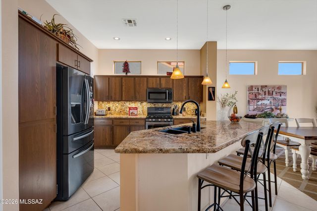 2330 E Montrose Canyon Drive, Oro Valley, AZ 85755