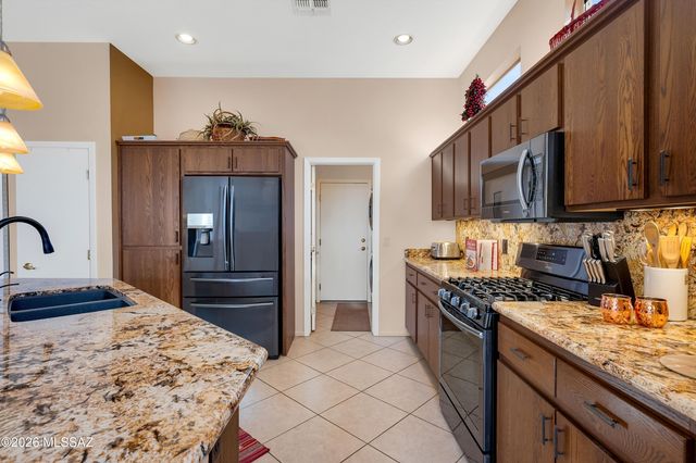 2330 E Montrose Canyon Drive, Oro Valley, AZ 85755