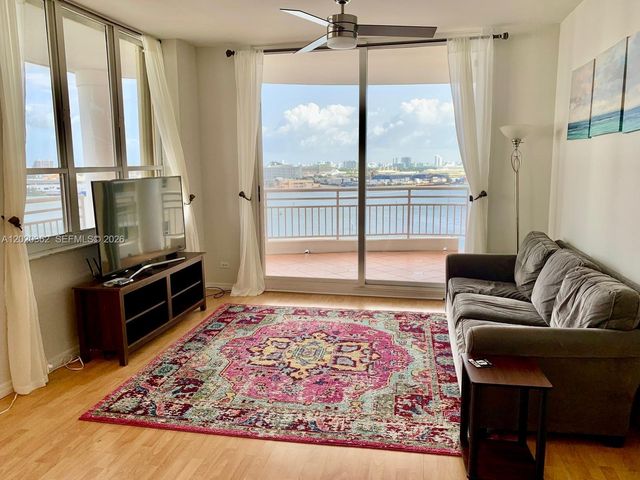 888 Brickell Key Dr 1612, Miami, FL 33131