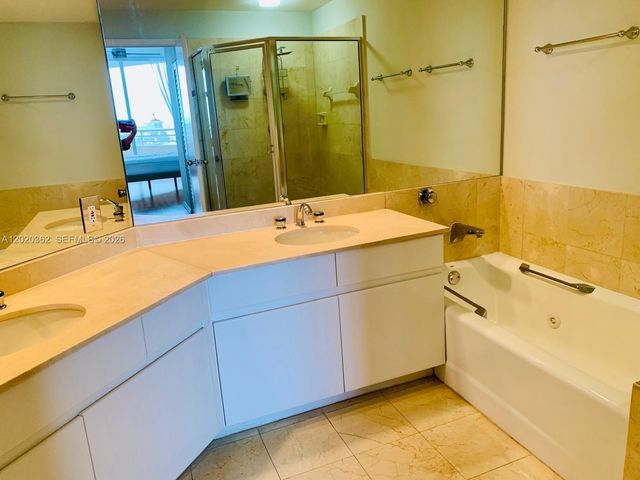 888 Brickell Key Dr 1612, Miami, FL 33131