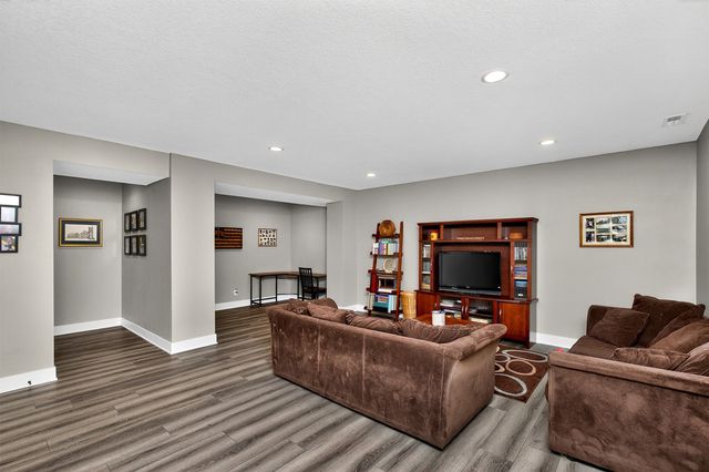 2804 Blooming Heights Drive, Norwalk, IA 50211