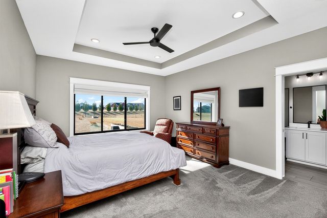 2804 Blooming Heights Drive, Norwalk, IA 50211