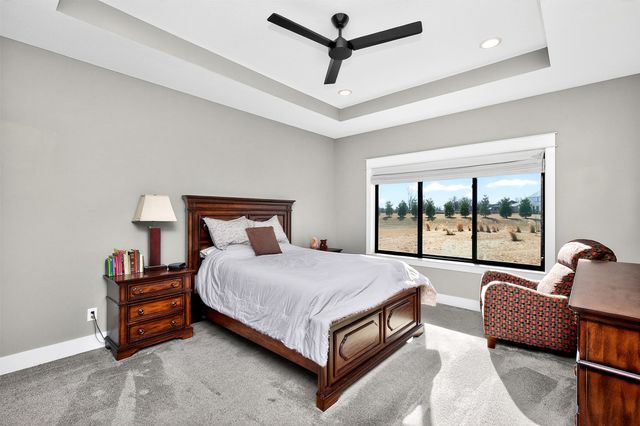 2804 Blooming Heights Drive, Norwalk, IA 50211