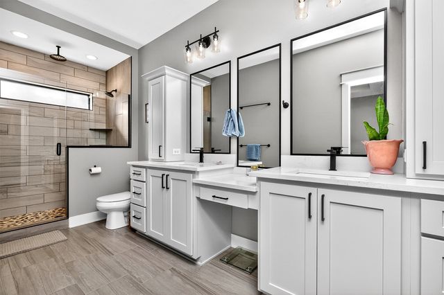 2804 Blooming Heights Drive, Norwalk, IA 50211