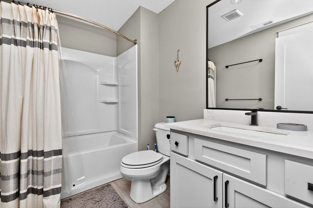 2804 Blooming Heights Drive, Norwalk, IA 50211