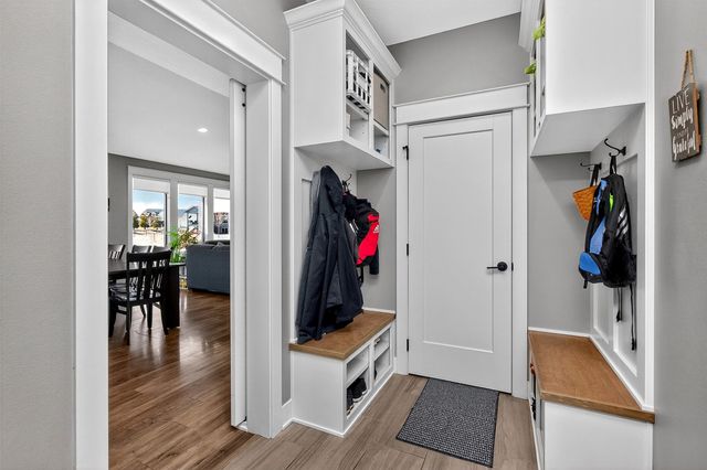 2804 Blooming Heights Drive, Norwalk, IA 50211