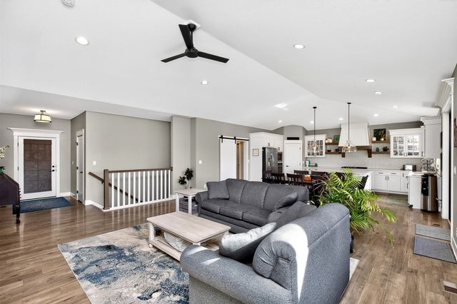 2804 Blooming Heights Drive, Norwalk, IA 50211