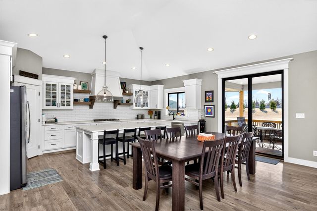 2804 Blooming Heights Drive, Norwalk, IA 50211