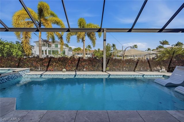 137 Hollyhock CT, Marco Island, FL 34145