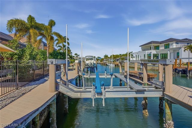 137 Hollyhock CT, Marco Island, FL 34145