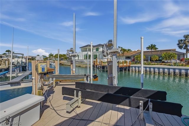 137 Hollyhock CT, Marco Island, FL 34145