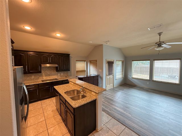 213 Warbler Drive, Desoto, TX 75115