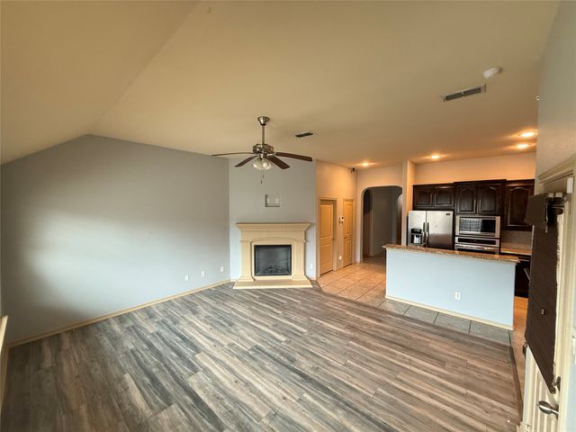 213 Warbler Drive, Desoto, TX 75115