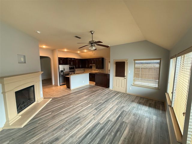 213 Warbler Drive, Desoto, TX 75115